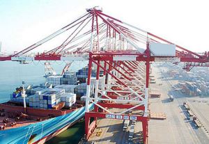 Krovinių talpyklų kranas